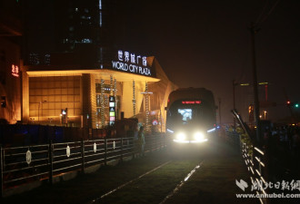 武汉有轨电车“光谷量子号”分段试跑