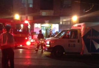 市中心公寓发生三级火灾 消防队救出8人
