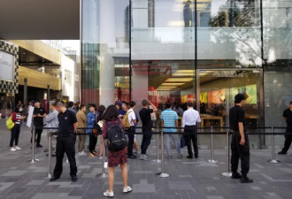 苹果iPhone 8首销现场直击：黄牛聚集 人却不多