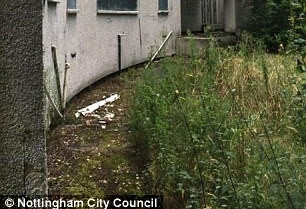 夫妻中大奖成亿万富翁 花千万买豪宅不住变废墟