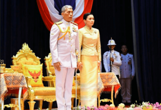 泰国新一届国会开幕了，泰国国王偕王后出席