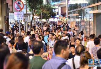 黄金周香港旅游业回暖 内地游客数量创5年新高