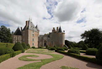 曾以500万欧挂牌 法国豪华城堡仅1欧起拍