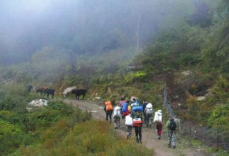 3名驴友穿越卧龙无人区被困 救援小组紧急出动