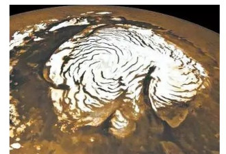 美国科学家表示：在火星北极下发现大量冰块