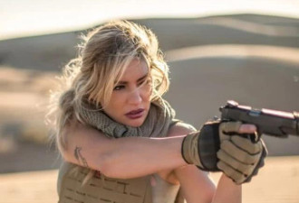 美国最感女兵在沙漠拍写真，以挺川普英国之行