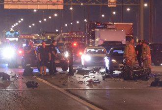 多伦多方向QEW致命车祸 四车相撞摩托车手丧生