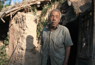 90岁老人深山隐居50年见到志愿者:毛主席还好吗
