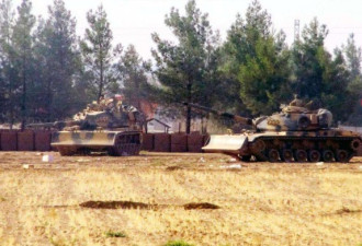 土耳其军队向叙利亚境内开炮 大批军车集结边境