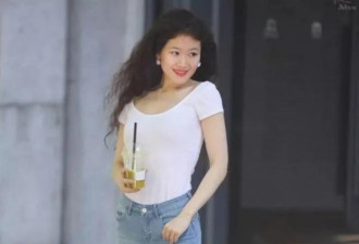 街拍一个少妇，清凉露肉装亮瞎眼球