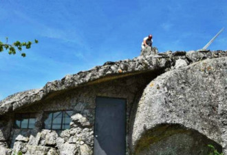 世界著名景点：建在葡萄牙石头缝之中的房子