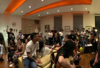 刘欢豪宅办豹纹派对 妻子和27岁女儿罕见亮相