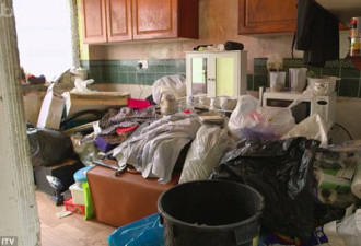 八旬老人独居30年 家中清出7吨垃圾