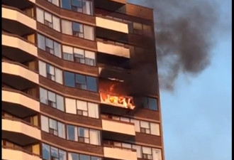 Finch和Pharmacy高层公寓BBQ爆炸浓烟冲天