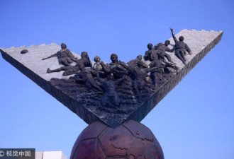 国足世界杯出线16周年 纪念雕塑已褪色令人唏嘘