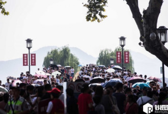 假期出游有多累?看完这些 很多人沾沾自喜