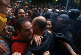 加泰公投冲突超800人伤 西班牙：法治得到实施