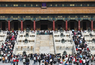 长假首日北京景区 故宫8万门票网上卖