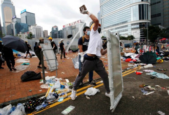 挺香港反修例 反建制总统特朗普传统建制的一面