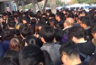 十九大安保监控升级 北京地铁安检数千乘客被堵