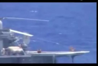 美俄军舰险相撞 俄国水兵竟还在甲板上晒日光浴