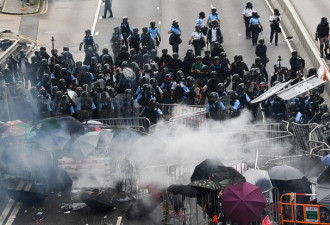 香港反“送中”抗议者：要和港府争个鱼死网破