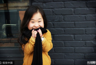 韩裔女孩身高只有1米1 爱穿搭成美国时尚博主