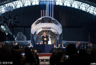 批奥巴马“缺乏领导力” 宣布美国将重返月球