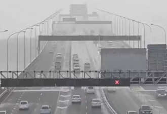 倾盆暴雨！游客大巴被吹飞！万户房屋仍在断电