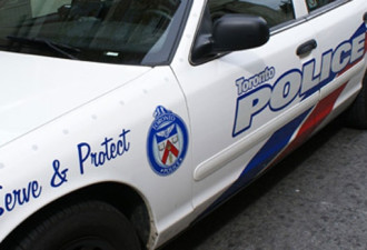 多伦多市中心3车相撞涉警车 2市民1警官受伤