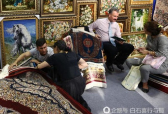 外国父子中国卖地毯 年入50万在华买房