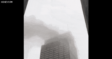 今早，一架直升飞机突然撞向曼哈顿大楼！