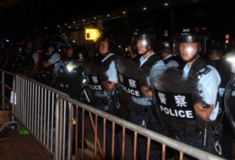 反《逃犯条例》大游行后 警察和学生激烈对峙
