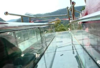 玻璃滑道出事了，1死6伤，多名游客掉下山坡！