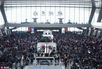 国庆返程高峰 中国游客出国不再盲目买买买