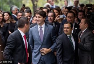 加拿大总理在墨西哥演讲 场面如明星粉丝见面会