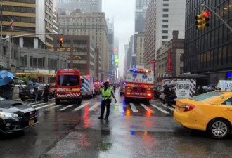 快讯！直升机撞上曼哈顿大楼 飞行员当场死亡