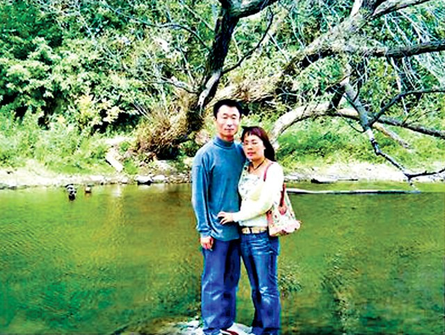 ■蒋春棋(左)与前女友刘冠华(右)生前合影。资料图片 