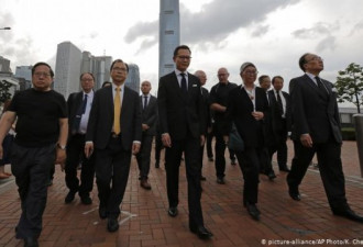 香港不死 法律界千人黑衣“反恶法游行”