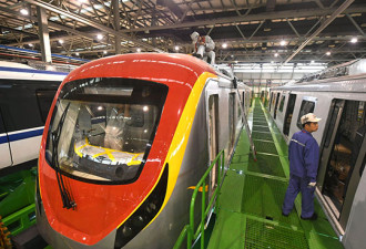 巴基斯坦迎来首列“中国造”地铁