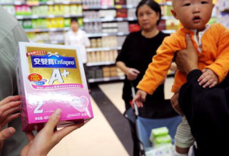 为什么中国人都喜欢跑外国去买奶粉？大家怕了