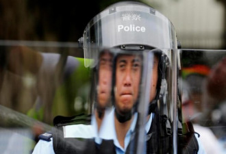 香港反修例警民对峙 橡皮子弹与辣椒水纷纷上场
