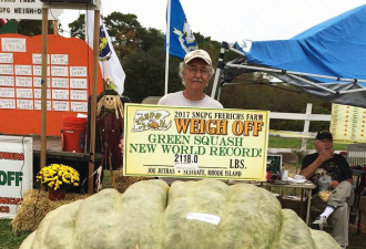 三破纪录！美国农民种出近1吨重南瓜