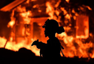 加州山火增至13死150失踪 华人住宅烧成灰