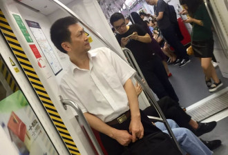 杭州副市长坐地铁上下班 被路人认出来