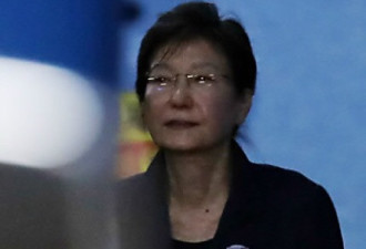 律师集体辞职后，朴槿惠拒不出席今日庭审