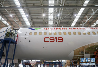 C919大型客机102架机完成整机喷漆