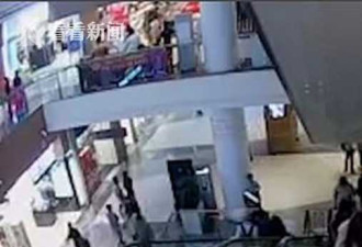 12岁男孩商场玩自动扶梯滑落:在家人面前惨死