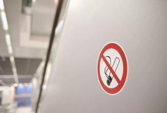 女子高铁抽烟致车晚点 质问列车长遭霸气回怼