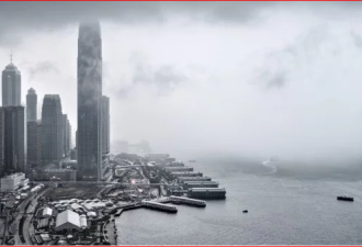 此时此刻， 一场别样的金融风暴在香港已经成形